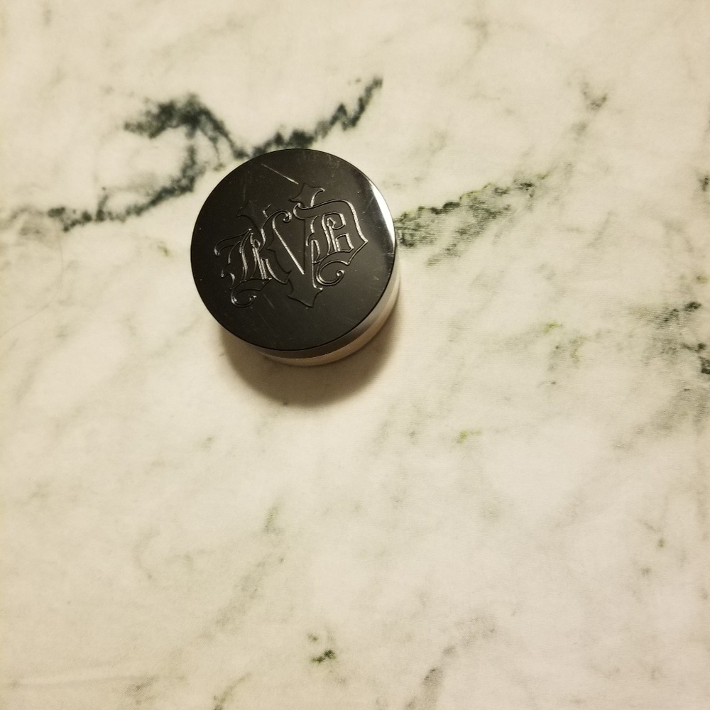 Kat Von D Lock It Brightening Powder- Peach